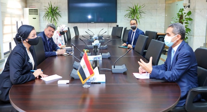 بالصور.. وزيرة البيئة تناقش مع محافظ الغربية دعم القرى الاكثر احتياجا ضمن مبادرة حياة كريمة