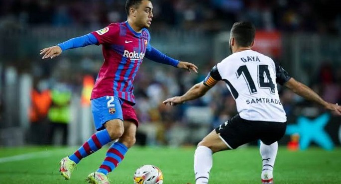 برشلونة يفوز على فالنسيا بثلاثية في الدوري الإسباني