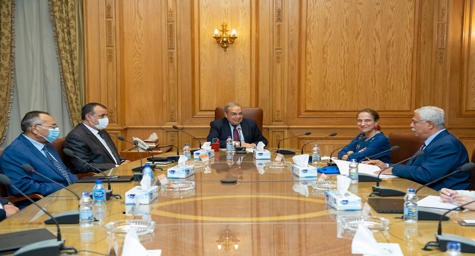 بالصور.. وزير الدولة للإنتاج الحربى يبحث مع سفيرة كولومبيا  تعزيز العلاقات الإقتصادية والإستثمارية