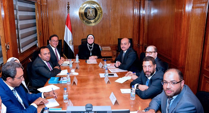 وزيرة التجارة والصناعة  تستعرض مع بعثة البنك الدولي تطورات ومعدلات تنفيذ برنامج التنمية المحلية بالصعيد