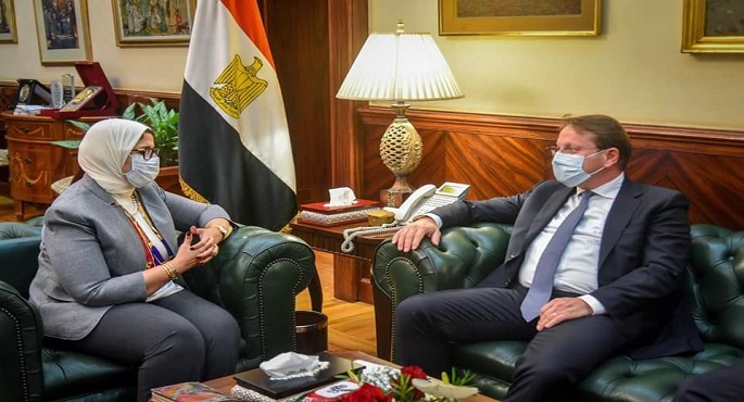 بالصور .. وزيرة الصحة تبحث مع مفوض الاتحاد الأوروبي لشئون الجوار الدعم للقطاع الصحي بمصر