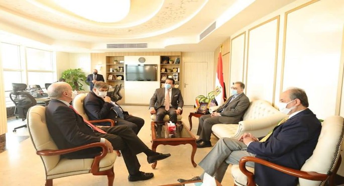 بالصور.. وزير التعليم العالي يعقد اجتماعًا مع الرئيس الجديد للجامعة الأمريكية