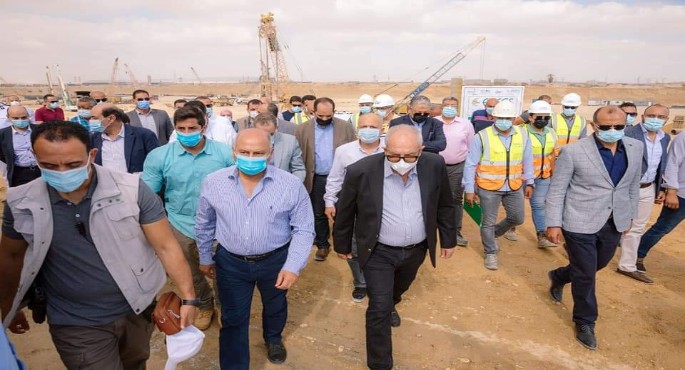 بالصور.. وزير النقل يتفقد مواقع العمل في مشروع استكمال أعمال تطوير ميناء العين السخنة