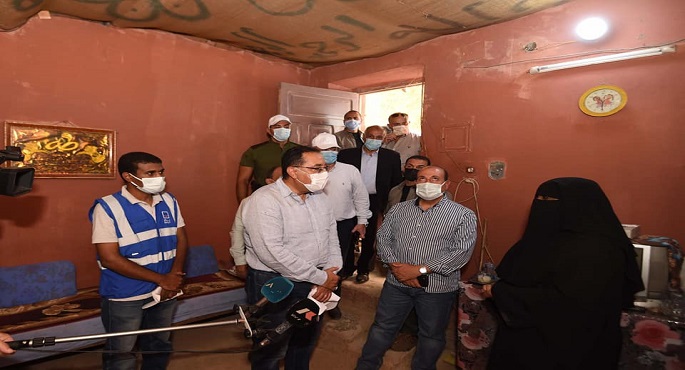 بالصور.. رئيس الوزراء يتفقد عددا من المشروعات الجارى تنفيذها بقرية الدير بمركز إسنا ضمن مبادرة “حياة كريمة”