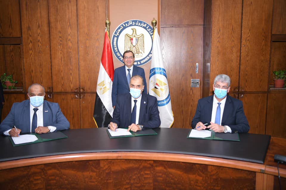 بالصور.. الملا يشهد توقيع مذكرة تفاهم لإنشاء مشروع جديد بمصفاة تكرير أسيوط
