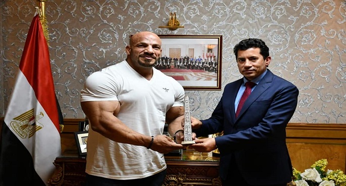 بالصور.. وزير الرياضة يستقبل بيج رامي الفائز للمرة الثانية على التوالي بلقب مستر أولمبيا