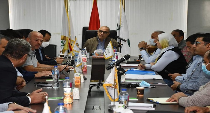 بالصور.. وزير الإسكان يعقد اجتماعا بمقر جهاز مدينة العلمين الجديدة لمتابعة مشروع “أبراج الداون تاون”