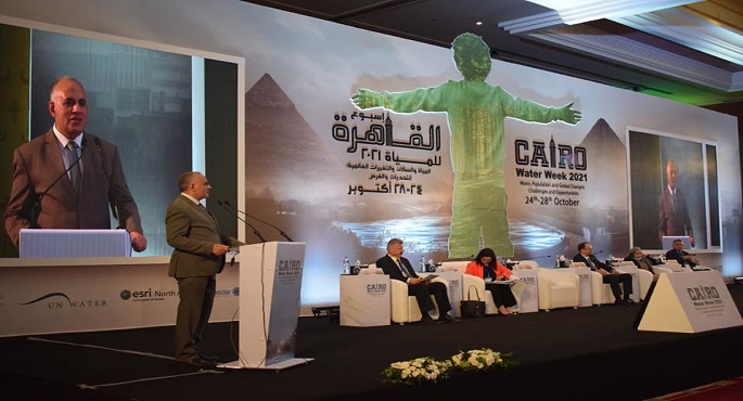 بالصور.. خلال جلسة عن “المياه والمجتمع”.. وزير الري يستعرض الموقف المائى المصري وحجم التحديات التى يواجهها
