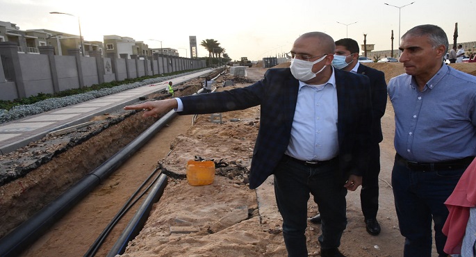 بالصور.. وزير الإسكان يتابع الموقف التنفيذي لمشروعات الطرق والمحاور بالقاهرة الجديدة