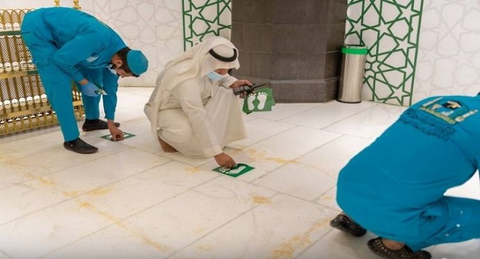 مع بدء تخفيف الاجراءات الاحترازية .. شؤون الحرمين تزيل ملصقات التباعد من المسجد الحرام