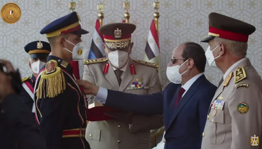 الرئيس السيسي يشهد حفل تخرج دفعات من الكليات والمعاهد العسكرية بالكلية الحربية