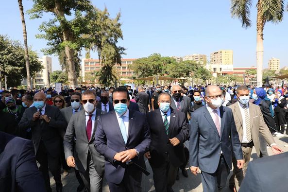 بالصور..وزير التعليم العالي يتفقد جامعة عين شمس في اليوم الأول للعام الدراسي الجديد