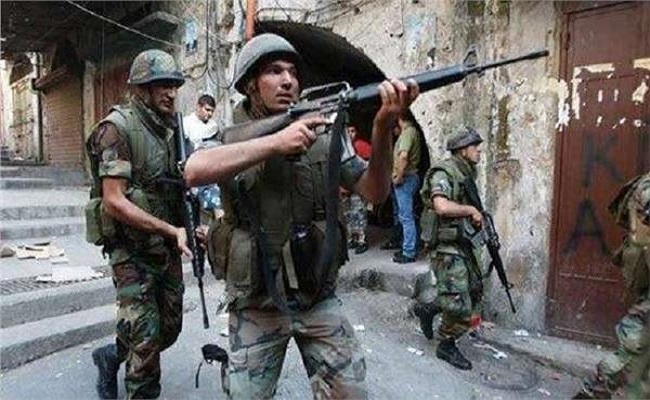 الجيش اللبناني: إطلاق نار من أسلحة حربية وقذائف على دورية أثناء ضبط أحد المطلوبين