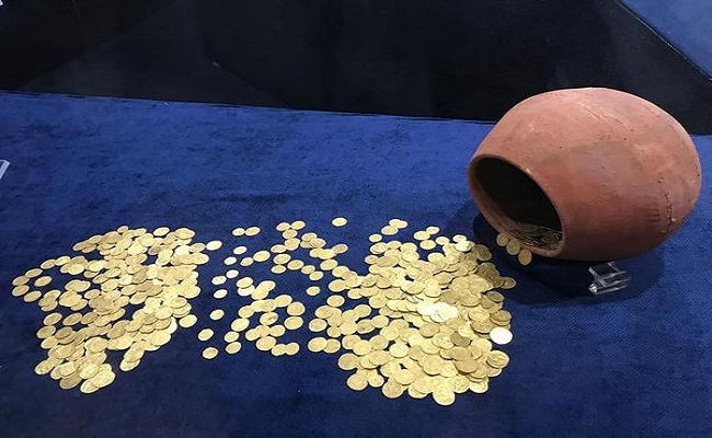 بالصور.. الأمين العام للمجلس الأعلى للآثاريفتتح معرضاً أثرياً مؤقتاً بمتحف الأقصر