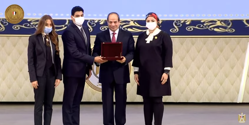 بالفيديو .. الرئيس السيسي يكرم شهداء الواجب من رجال القضاء المصري الذين قضوا في العمليات الإرهابية
