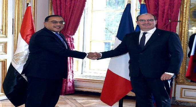 بالصور.. رئيس الوزراء يبحث مع نظيره الفرنسي تعزيز التعاون وزيادة الاستثمارات الفرنسية بمصر