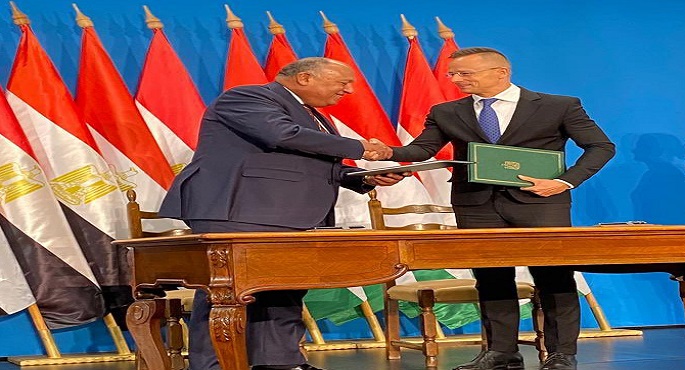 بالصور .. شكري يعقد مباحثات مع نظيره المجري ويوقعان عددا من الأطر التعاقدية