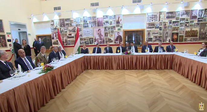 بالفيديو .. رئيس المجر يقيم مأدبة عشاء تكريمًا للرئيس السيسي والوفد المرافق له
