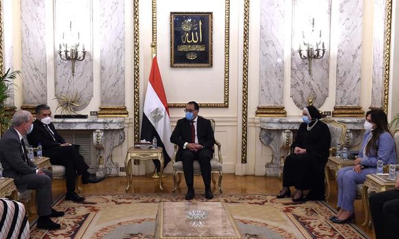 بالصور.. رئيس الوزراء يستقبل نائب رئيس شركة “لوريال” لمناطق جنوب آسيا والشرق الأوسط وشمال أفريقيا
