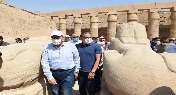رئيس الوزراء يختتم زيارة الأقصر بمتابعة مشروع إعادة إحياء طريق المواكب الكبرى في زيارة ليلية لمعبد الأقصر