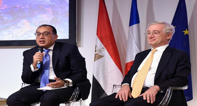 على هامش زيارته لمقر مجلس أرباب الأعمال الفرنسي بباريس ..رئيس الوزراء يلتقي وفداً من ممثلي الجامعة الفرنسية بمصر