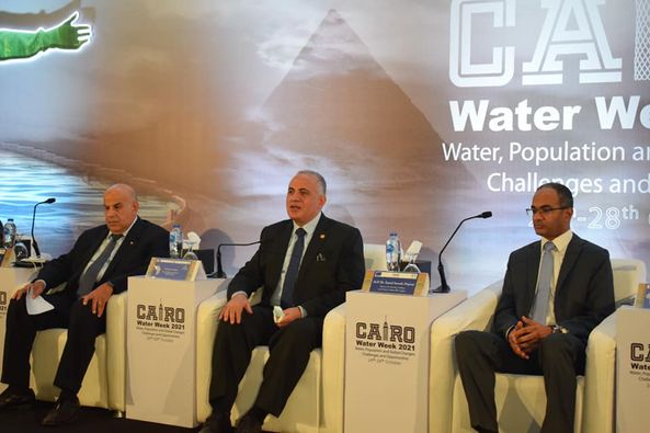 بالصور.. وزير الموارد المائية يفتتح منتدى الاستثمار في مجال المياه