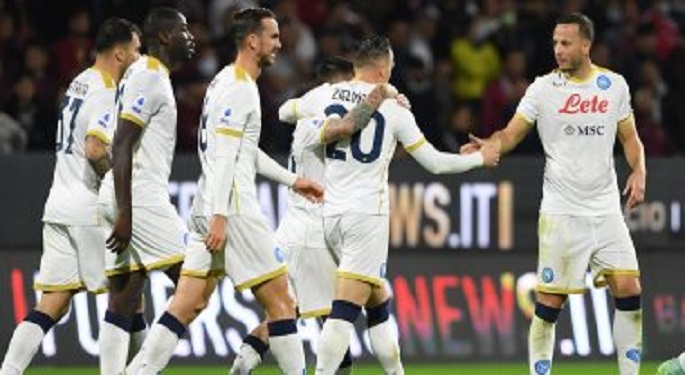 نابولي يفوز على ساليرنيتانا ويحافظ على صدارة الدوري الإيطالي