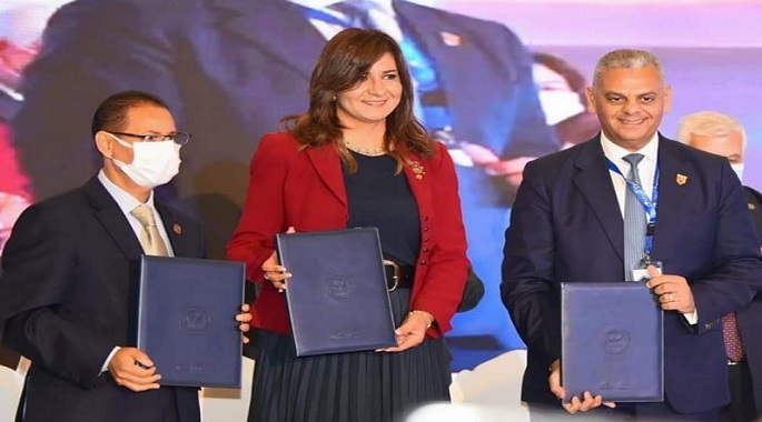 وزيرة الهجرة تعلن تفاصيل إصدار أول وثيقة تأمين للمصريين العاملين والمقيمين بالخارج مطلع 2022