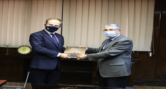 وزير الكهرباء يبحث مع السفير البريطاني سبل دعم وتعزيز التعاون المشترك