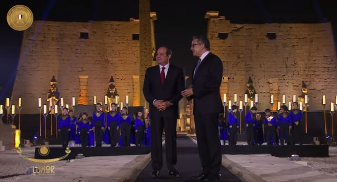 الرئيس السيسي يصل مقر الاحتفال لافتتاح أقدم ممر تاريخي في العالم “طريق الكباش” بالأقصر