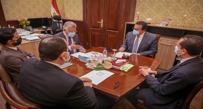 خالد عبد الغفار يتابع موقف تسجيل المنشآت الطبية بالهيئة العامة للاعتماد والرقابة الصحية