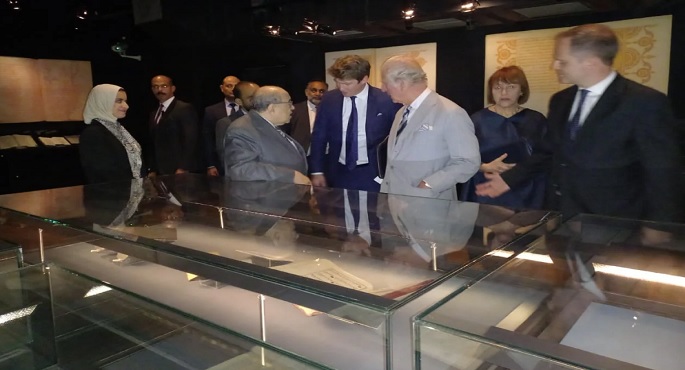 الأمير تشارلز وقرينته يزوران مكتبة الإسكندرية