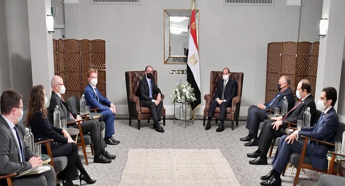 خلال لقائه مستشار النمسا بجلاسكو .. الرئيس السيسي : تسوية أزمات المنطقة يتم بتحقيق الاستقرار وباستعادة اركان الدولة الوطنية