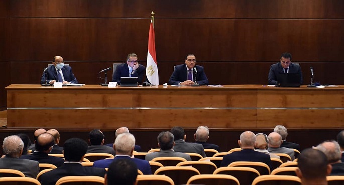 بالصور .. رئيس الوزراء يجتمع مع عدد من الوزراء والمحافظين لمتابعة استعدادات الموسم السياحي الشتوي