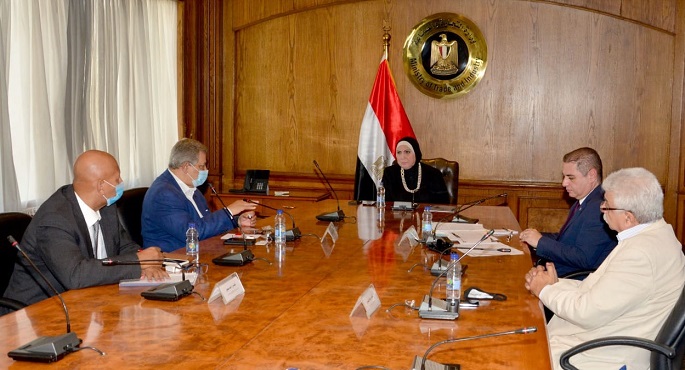 وزيرة التجارة والصناعة تجتمع مع  منتجى الأدوات الصحية لبحث سبل تنفيذ خطة الدولة  لترشيد استهلاك  المياه بالمنازل والمنشأت الحكومية