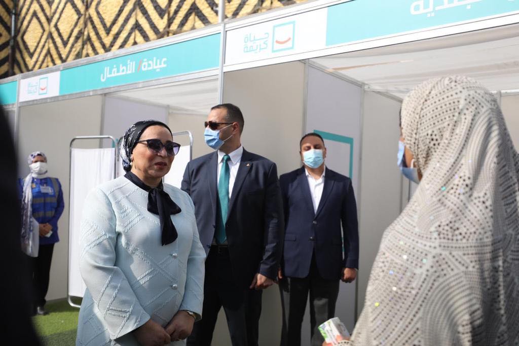 بالصور.. أهالي مركز أشمون بالمنوفية يستقبلون قرينة الرئيس أثناء زيارتها معرض التراث للحرف اليدوية