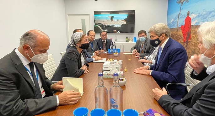 بالصور .. جون كيرى يهنئ وزيرة البيئة باستضافة مصر لمؤتمر المناخ Cop27 العام القادم عن افريقيا
