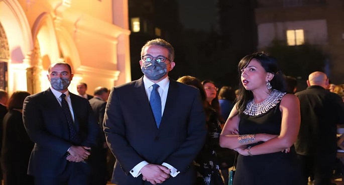 بالصور.. العنانى يشهد إطلاق أحدث الإصدارات عن تاريخ  الأزياء المصرية
