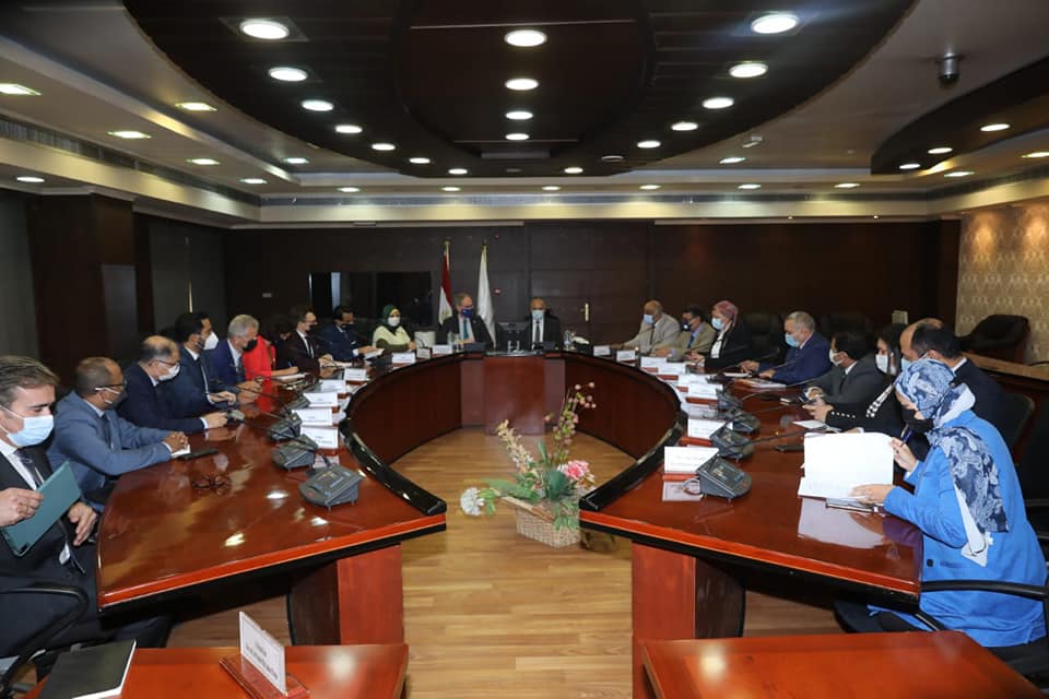 وزير النقل يبحث مع سفير السويد بالقاهرة التعاون في مشروع أتوبيسات (BRT)