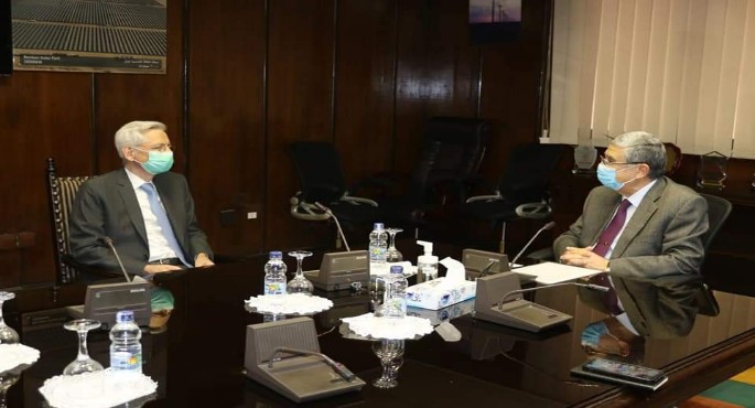بالصور.. وزير الكهرباء يبحث مع السفير الفرنسي بالقاهرة دعم وتعزيز التعاون المستقبلي