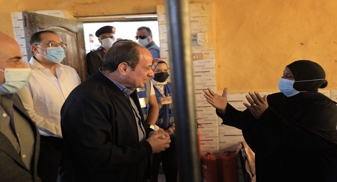 بالفيديو والصور.. السيسي يتفقد القرى المتضررة من السيول بأسوان.. ويؤكد للأهالي “الدولة لن تنساكم”