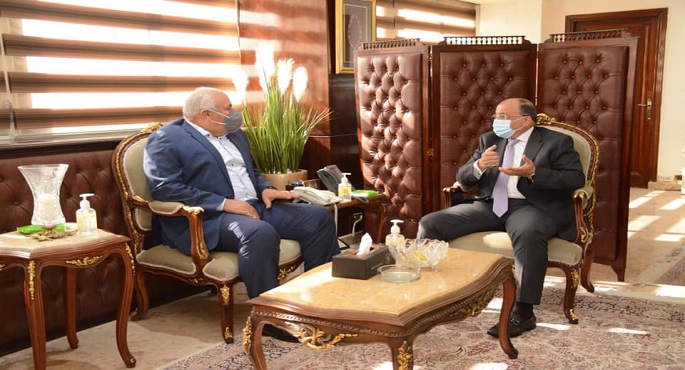 بالصور.. وزير التنمية المحلية يتابع مع محافظ الوادي الجديد المشروعات التنموية ومشروعات” حياة كريمة”