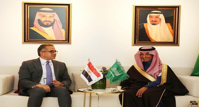 بالصور.. العناني يلتقي مع نظيره السعودي خلال المشاركة في بورصة لندن الدولية للسياحة
