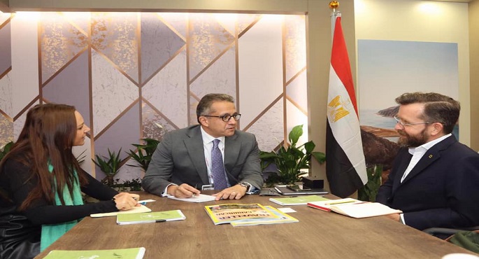 بالصور.. العناني من لندن: الوزارة تعمل على دعم وتشجيع السياحة البيئية المسئولة والمستدامة
