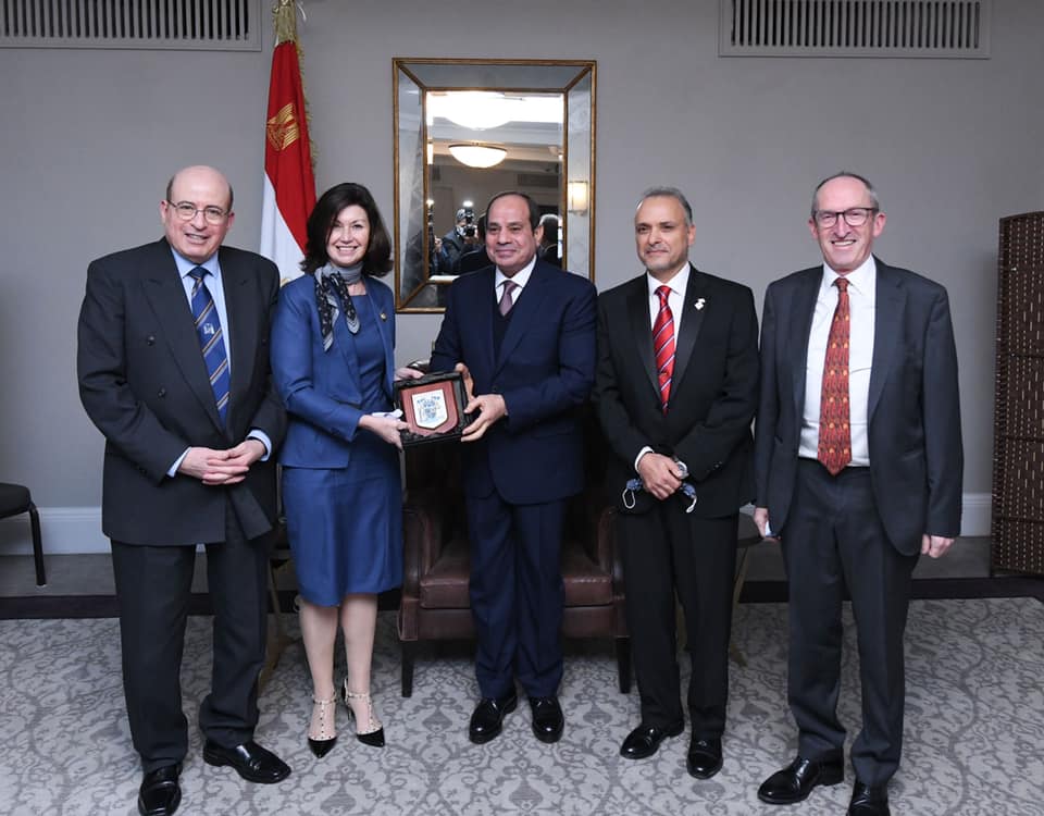 بالصور .. خلال لقائه رئيسة الكلية الملكية البريطانية للأطباء .. الرئيس السيسي يؤكد اهتمام مصر بتطوير قطاع التعليم بمختلف مراحله والبحث العلمي