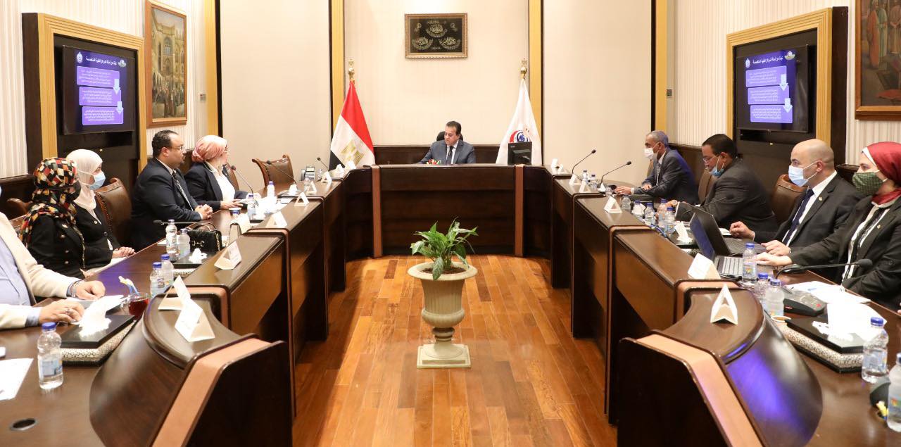 بالصور.. خالد عبد الغفار يعقد اجتماعا لمتابعة سير العمل بمستشفيات أمانة المراكز الطبية المتخصصة