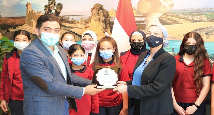 وزيرة البيئة : نسعى لبناء جيل من الطلاب الواعين بالقضايا البيئية يكونوا سفراء للبيئة بين أقرانهم