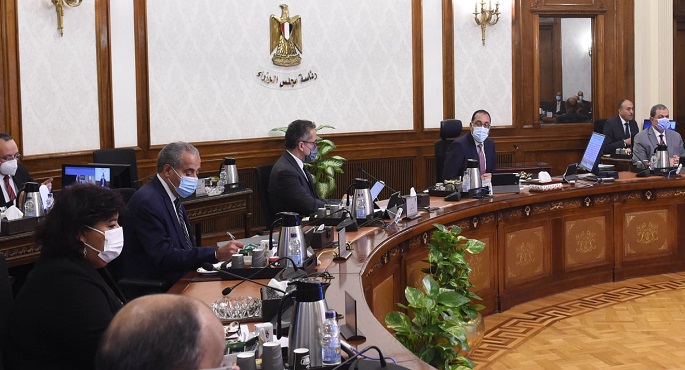 رئيس الوزراء يطالب المواطنين بالتقدم لتلقي لقاح كورونا: الدولة وفرت الكميات اللازمة
