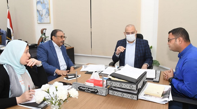 بالصور .. خلال جولة بالعاصمة الإدارية الجديدة .. وزير الإسكان يوجه بعمل شركات المقاولات فى ورديات على مدار الـ 24 ساعة