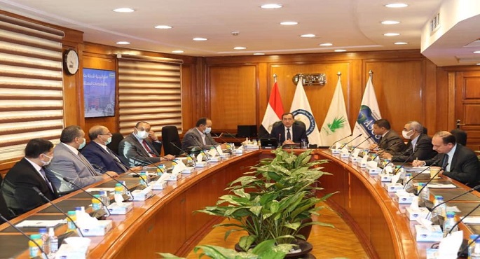 بالصور.. وزير البترول يتفقد مركز التحكم بالشبكة القومية للغاز الطبيعى